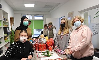Lea-Sophie Zitzke (v. l.), Sana Mlihati, Gusté Janaviciuté und Leonie-Kim Schulz nehmen am Schulprojekt teil. Nicht mit auf dem Bild sind Hatice Isbilir, Lestat Baumgärtner, Charleen Tabel und Irem Karatas. - Judith Gladow Lea-Sophie Zitzke (v. l.), Sana Mlihati, Gusté Janaviciuté und Leonie-Kim Schulz nehmen am Schulprojekt teil. Nicht mit auf dem Bild sind Hatice Isbilir, Lestat Baumgärtner, Charleen Tabel und Irem Karatas. - Judith Gladow