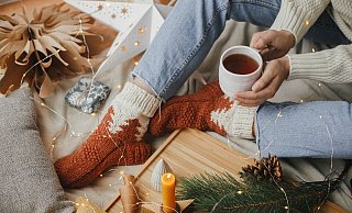 Einfach mal die Seele baumeln lassen. Die Werbung gibt ein Bild vor, wie das in der Adventszeit auszusehen hat. Foto: AOK Nordwest - AOK Nordwest Einfach mal die Seele baumeln lassen. Die Werbung gibt ein Bild vor, wie das in der Adventszeit auszusehen hat. Foto: AOK Nordwest - AOK Nordwest