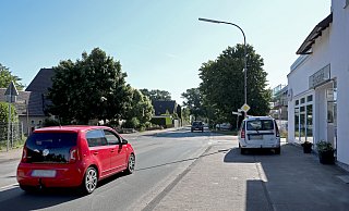 Anwohner wünschen sich eine Querungshilfe an der Kreuzung Werler Straße/Kampstraße/Herforder Heide. - Frank-Michael Kiel-Steinkamp Anwohner wünschen sich eine Querungshilfe an der Kreuzung Werler Straße/Kampstraße/Herforder Heide. - Frank-Michael Kiel-Steinkamp