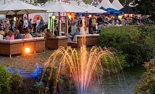 Stimmungsvolle Musik und Lichtinstallationen erwarten Besucherinnen und Besucher von Hochstift à la carte vom 1. bis 3. September im Paderquellgebiet. - Dirk Rellecke Stimmungsvolle Musik und Lichtinstallationen erwarten Besucherinnen und Besucher von Hochstift à la carte vom 1. bis 3. September im Paderquellgebiet. - Dirk Rellecke