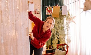 Die Bielefelder Schauspielerin Paula Kalenberg in einer Szene aus "Last X-Mas. 24 Tage für die Liebe" - zu sehen vom 1. bis 24. Dezember auf RTL+. - Martin Rottenkolber/RTL/dpa Die Bielefelder Schauspielerin Paula Kalenberg in einer Szene aus "Last X-Mas. 24 Tage für die Liebe" - zu sehen vom 1. bis 24. Dezember auf RTL+. - Martin Rottenkolber/RTL/dpa