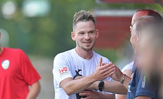 Amateurfußballer wie Kevin Freiberger vom FC Gütersloh überlegen sich zweimal, ob sie nach dem Spiel ihr Trikot abgeben. Die Gründe sind plausibel. - Jens Dünhölter Amateurfußballer wie Kevin Freiberger vom FC Gütersloh überlegen sich zweimal, ob sie nach dem Spiel ihr Trikot abgeben. Die Gründe sind plausibel. - Jens Dünhölter