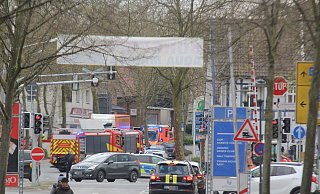 Ein Mann aus Vlotho ist beim Überqueren der Detmolder Straße von einem Lkw erfasst und überrollt worden. - Ulf Hanke Ein Mann aus Vlotho ist beim Überqueren der Detmolder Straße von einem Lkw erfasst und überrollt worden. - Ulf Hanke