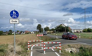 Der Radweg an der Laarer Straße aus Richtung der Kreuzung mit der Stedefreunder Straße endet nach kurzer Strecke. - Corina Lass Der Radweg an der Laarer Straße aus Richtung der Kreuzung mit der Stedefreunder Straße endet nach kurzer Strecke. - Corina Lass