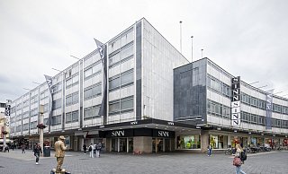 Das Modehaus "Sinn" ist einer der neuen Nutzer der früheren Karstadt-Immobilie an der Bahnhofstraße. - © Jörg Dieckmann - www. dieckmann-fotodesign.de Das Modehaus "Sinn" ist einer der neuen Nutzer der früheren Karstadt-Immobilie an der Bahnhofstraße. - © Jörg Dieckmann - www. dieckmann-fotodesign.de