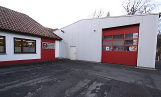 Die Fahrzeughalle rechts wurde 2011 gebaut. - Björn Kenter Die Fahrzeughalle rechts wurde 2011 gebaut. - Björn Kenter
