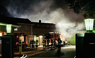 Brand eines Sheddachs auf dem Firmengelände von Delcotex Delius in Jöllenbeck. - Stefan Becker Brand eines Sheddachs auf dem Firmengelände von Delcotex Delius in Jöllenbeck. - Stefan Becker