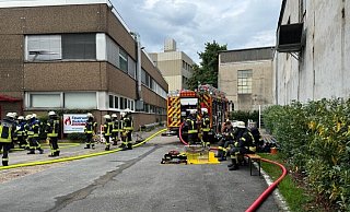 Rund 50 Bielefelder Feuerwehrleute waren im Einsatz. - Jürgen Mahncke Rund 50 Bielefelder Feuerwehrleute waren im Einsatz. - Jürgen Mahncke