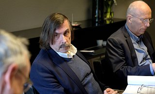 Güterslohs Bürgermeister Norbert Morkes (Mitte) mit seinem Anwalt Holger Rostek. - Andreas Frücht Güterslohs Bürgermeister Norbert Morkes (Mitte) mit seinem Anwalt Holger Rostek. - Andreas Frücht