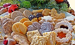 Bunte und gefüllte Plätzchen gehören zur Weihnachtszeit wie ein Tannebaum und der Weihnachtsmann. - Symbolfoto: Pixabay/silviarita Bunte und gefüllte Plätzchen gehören zur Weihnachtszeit wie ein Tannebaum und der Weihnachtsmann. - Symbolfoto: Pixabay/silviarita