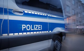 Die Polizei bittet um Unterstützung. - Friso Gentsch Die Polizei bittet um Unterstützung. - Friso Gentsch