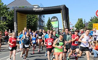 Beim 10-Kilometer-Lauf gingen insgesamt 387 Teilnehmerinnen und Teilnehmer an den Start. - Jochem Schulze Beim 10-Kilometer-Lauf gingen insgesamt 387 Teilnehmerinnen und Teilnehmer an den Start. - Jochem Schulze