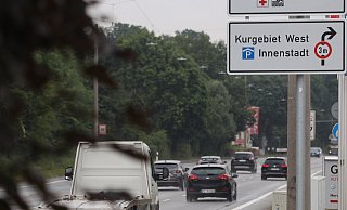 Schon jetzt weisen Schilder an der Kanalstraße zum Parkhaus Innenstadt und meinen das Parkhaus Sültebusch. Ein Vorgriff auf die neue Namensgebung? - Jörg Stuke Schon jetzt weisen Schilder an der Kanalstraße zum Parkhaus Innenstadt und meinen das Parkhaus Sültebusch. Ein Vorgriff auf die neue Namensgebung? - Jörg Stuke