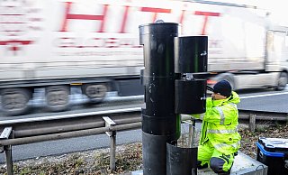 Wegen Überschreitung der zulässigen Höchstgeschwindigkeit wurden 2022 17.200 Verwarnungen und 5.210 Bußgeldbescheide aufgrund von eigenen mobilen und stationären Messungen vom Kreis Höxter erlassen. - Jens Reichenbach Wegen Überschreitung der zulässigen Höchstgeschwindigkeit wurden 2022 17.200 Verwarnungen und 5.210 Bußgeldbescheide aufgrund von eigenen mobilen und stationären Messungen vom Kreis Höxter erlassen. - Jens Reichenbach