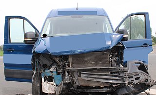 Die Autos wurden beide erheblich beschädigt. Foto: Polizei Minden-Lübbecke - Polizei Minden-Lübbecke Die Autos wurden beide erheblich beschädigt. Foto: Polizei Minden-Lübbecke - Polizei Minden-Lübbecke