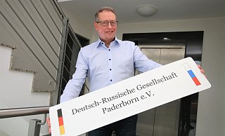 Alexander Wittmer (54) engagiert sich auch als Mitglied der Deutsch-Russischen-Gesellschaft für Vielfalt in Paderborn. - Rajkumar Mukherjee Alexander Wittmer (54) engagiert sich auch als Mitglied der Deutsch-Russischen-Gesellschaft für Vielfalt in Paderborn. - Rajkumar Mukherjee