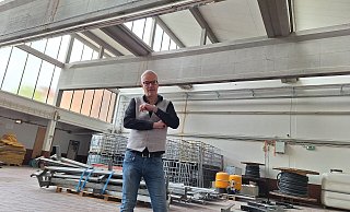 Wilhelm Mormann stellte jetzt den Fortschritt zum Millionen-Projekt Remise vor. In der Halle ist ein Indoorspielplatz geplant. - Peter Heidbrink Wilhelm Mormann stellte jetzt den Fortschritt zum Millionen-Projekt Remise vor. In der Halle ist ein Indoorspielplatz geplant. - Peter Heidbrink