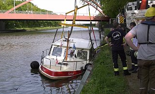Das Boot kenterte nach dem Zusammenstoß und wurde dann geborgen. Foto: - MT Das Boot kenterte nach dem Zusammenstoß und wurde dann geborgen. Foto: - MT
