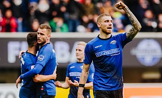 Felix Platte (r.) verlängert seinen Vertrag beim SC Paderborn. - Besim Mazhiqi Felix Platte (r.) verlängert seinen Vertrag beim SC Paderborn. - Besim Mazhiqi