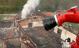 Nichts als Trümmer sind nach dem Großbrand im Schützenhaus Höxter übrig. Auch der Schießstand ist abgebrannt. - Christoph Tegethoff Nichts als Trümmer sind nach dem Großbrand im Schützenhaus Höxter übrig. Auch der Schießstand ist abgebrannt. - Christoph Tegethoff