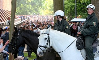 Überblick vom Ross: Bis zum Ausbruch der Corona-Pandemie tummelten sich Christi Himmelfahrt tausende von Feierfreudigen rund um das Gradierwerk im Sielpark. - Johannes Wöpkemeier Überblick vom Ross: Bis zum Ausbruch der Corona-Pandemie tummelten sich Christi Himmelfahrt tausende von Feierfreudigen rund um das Gradierwerk im Sielpark. - Johannes Wöpkemeier