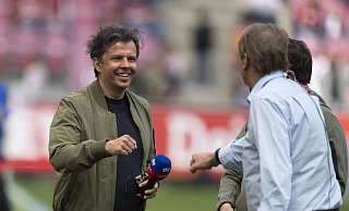 Arminias Sportchef Samir Arabi (l.) steht auch nach der Trainerwahl viel Arbeit ins Haus. - IMAGO/Sven Simon Arminias Sportchef Samir Arabi (l.) steht auch nach der Trainerwahl viel Arbeit ins Haus. - IMAGO/Sven Simon
