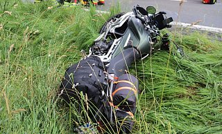 Zwischen den Höxteraner Ortschaften Ovenhausen und Bosseborn kam ein 46-jähriger Motorradfahrer von der Fahrbahn ab und verletzte sich schwer. - Polizei Höxter Zwischen den Höxteraner Ortschaften Ovenhausen und Bosseborn kam ein 46-jähriger Motorradfahrer von der Fahrbahn ab und verletzte sich schwer. - Polizei Höxter