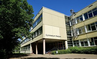 Am Alten Postweg ist der Hauptstandort des Heeper Gymnasiums. Gegenüber ist die Realschule. Noch 2024 soll der Umbau starten. - Peter Unger Am Alten Postweg ist der Hauptstandort des Heeper Gymnasiums. Gegenüber ist die Realschule. Noch 2024 soll der Umbau starten. - Peter Unger