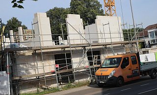 Aktuell wird auf der Baustelle an der Langen Straße am Obergeschoss gearbeitet. - Jan-Henrik Gerdener Aktuell wird auf der Baustelle an der Langen Straße am Obergeschoss gearbeitet. - Jan-Henrik Gerdener