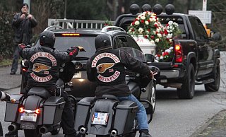 Mitglieder der Hells Angels Bielefeld bei der Beerdigung des ehemaligen Präsidenten im Jahr 2013. - Andreas Zobe Mitglieder der Hells Angels Bielefeld bei der Beerdigung des ehemaligen Präsidenten im Jahr 2013. - Andreas Zobe