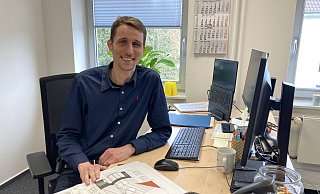 Der neue Leiter des Fachbereichs Technik, Tim Tiemann, in seinem Büro im Hüllhorster Rathaus. - Kirsten Tirre Der neue Leiter des Fachbereichs Technik, Tim Tiemann, in seinem Büro im Hüllhorster Rathaus. - Kirsten Tirre