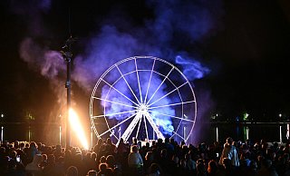 Die französische Compagnie Luxor ist auf der Landesgartenschau Höxter mit ihrer Show "Vogue - Zwischen Land und Wasser" zu sehen. - LGS Höxter Die französische Compagnie Luxor ist auf der Landesgartenschau Höxter mit ihrer Show "Vogue - Zwischen Land und Wasser" zu sehen. - LGS Höxter