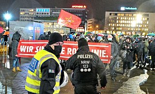 Lichterspaziergang von "Bielefeld steht auf" in der Innenstadt. - nw Lichterspaziergang von "Bielefeld steht auf" in der Innenstadt. - nw