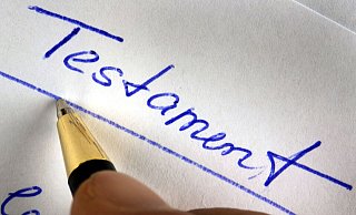 Ein Testament zugunsten seiner Kinder bescherte dem Psychiater die fristlose Kündigung. - Verwendung weltweit Ein Testament zugunsten seiner Kinder bescherte dem Psychiater die fristlose Kündigung. - Verwendung weltweit