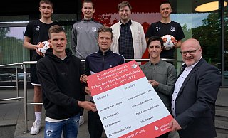 Vorne von links: Lukas und Fabian Kunze, Carlo Kosok, Christoph Kaleschke.Hinten von links: Jaks Herden, Nick Just, Bastian Mattick, Elias Morgenroth. - Peter Unger Vorne von links: Lukas und Fabian Kunze, Carlo Kosok, Christoph Kaleschke.Hinten von links: Jaks Herden, Nick Just, Bastian Mattick, Elias Morgenroth. - Peter Unger