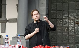 SPD-Politiker Kevin Kühnert wirbt in Paderborn für die Teilnahme an der Europa-Wahl. - Lena Henning SPD-Politiker Kevin Kühnert wirbt in Paderborn für die Teilnahme an der Europa-Wahl. - Lena Henning