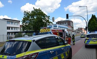 Mit einem Großaufgebot an Kräften waren Feuerwehr, Polizei und Rettungsdienst vor Ort. - Sebastian Radermacher Mit einem Großaufgebot an Kräften waren Feuerwehr, Polizei und Rettungsdienst vor Ort. - Sebastian Radermacher