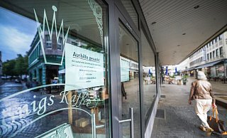 Aushilfe in einem Feinkostladen gesucht. - Sarah Jonek Aushilfe in einem Feinkostladen gesucht. - Sarah Jonek