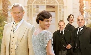 Downton Abbey im altehrwürdigen Kurpark - auch wenn es nicht die original Besetzung ist, wird es bei den Parklichtern edel und eben "very british". - NN Downton Abbey im altehrwürdigen Kurpark - auch wenn es nicht die original Besetzung ist, wird es bei den Parklichtern edel und eben "very british". - NN