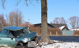 Der Mann war mit seinem Auto auf dem Dützener Weg unterwegs. Er kam offenbar aus Hahlen und fuhr in Richtung Dützen. - Patrick Schwemling Der Mann war mit seinem Auto auf dem Dützener Weg unterwegs. Er kam offenbar aus Hahlen und fuhr in Richtung Dützen. - Patrick Schwemling