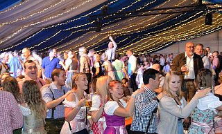Wenn Aischzeit auf der Bühne stand, war bei den Löhnerinnen und Löhnern gute Stimmung garantiert. - Daniela Seniuch Wenn Aischzeit auf der Bühne stand, war bei den Löhnerinnen und Löhnern gute Stimmung garantiert. - Daniela Seniuch
