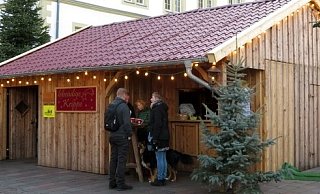 Die Holzhütte, die die lebendige Krippe beherbergte, ist in die Jahre gekommen und muss ersetzt werden - in diesem Jahr kann sie nicht rechtzeitig fertiggestellt werden. - Appelbaum/NW-Archiv Die Holzhütte, die die lebendige Krippe beherbergte, ist in die Jahre gekommen und muss ersetzt werden - in diesem Jahr kann sie nicht rechtzeitig fertiggestellt werden. - Appelbaum/NW-Archiv