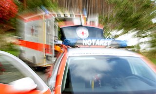 An einem Rettungsfahrzeug wurde offenbar bei Lütgeneder mutwillig eine Radmutter gelöst. - Verwendung weltweit An einem Rettungsfahrzeug wurde offenbar bei Lütgeneder mutwillig eine Radmutter gelöst. - Verwendung weltweit