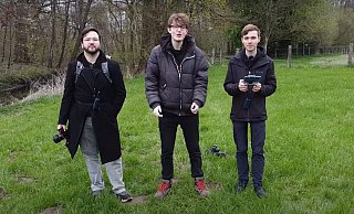 Kameramann Bas Tortle (v.l.) und die YouTuber Quinten Hyde und Jesper Lust erkundeten einen Wald in Kirchlengern, den gespenstigsten in Westeuropa. - Privat/YouTube Kameramann Bas Tortle (v.l.) und die YouTuber Quinten Hyde und Jesper Lust erkundeten einen Wald in Kirchlengern, den gespenstigsten in Westeuropa. - Privat/YouTube