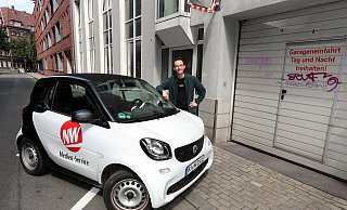 NW-Mitarbeiter Silas Quiering fährt mit dem E-Auto durch den Feierabendverkehr - wie gut klappt das aktuell? - Wolfgang Rudolf NW-Mitarbeiter Silas Quiering fährt mit dem E-Auto durch den Feierabendverkehr - wie gut klappt das aktuell? - Wolfgang Rudolf