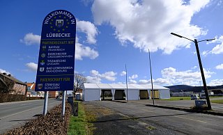 Die Polizisten mussten den Mann am Testzentrum in Blasheim aus dem Verkehr ziehen. - Archivbild: Heike von Schulz Die Polizisten mussten den Mann am Testzentrum in Blasheim aus dem Verkehr ziehen. - Archivbild: Heike von Schulz