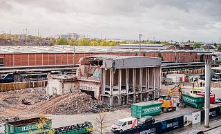 Das bisherige Bahnhofsgebäude aus den 50er Jahren macht Platz für den Neubau. - Besim Mazhiqi Das bisherige Bahnhofsgebäude aus den 50er Jahren macht Platz für den Neubau. - Besim Mazhiqi