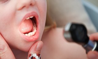 Nach dem ersten Besuch mit der Tochter verfasste der Mann eine Rezension und beleidigte darin eine Mitarbeiterin. Der Beitrag und ein weiterer wurden gelöscht. Jetzt legte er nach und erwartet nun seine Anklage. - picture alliance/dpa Nach dem ersten Besuch mit der Tochter verfasste der Mann eine Rezension und beleidigte darin eine Mitarbeiterin. Der Beitrag und ein weiterer wurden gelöscht. Jetzt legte er nach und erwartet nun seine Anklage. - picture alliance/dpa