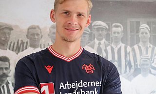 Fußballer Bjarne Pudel hat einen Vertrag beim Traditionsclub Aalborg BK in Dänemark unterschrieben. - Aalborg BK Fußballer Bjarne Pudel hat einen Vertrag beim Traditionsclub Aalborg BK in Dänemark unterschrieben. - Aalborg BK