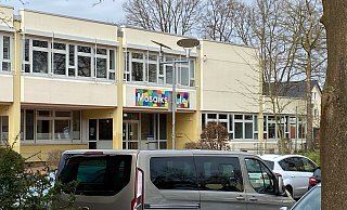 Eine Förderschülerin der Mosaikschule in Gütersloh soll von einem Kleinbusfahrer sexuell belästigt worden sein. Die Eltern haben Anzeige bei der Polizei erstattet. Jetzt ermittelt die Kripo in dem Fall, der sich am vergangenen Donnerstag, 25. Januar, in dem Kleinbus zugetragen haben soll. - Christian Bröder Eine Förderschülerin der Mosaikschule in Gütersloh soll von einem Kleinbusfahrer sexuell belästigt worden sein. Die Eltern haben Anzeige bei der Polizei erstattet. Jetzt ermittelt die Kripo in dem Fall, der sich am vergangenen Donnerstag, 25. Januar, in dem Kleinbus zugetragen haben soll. - Christian Bröder